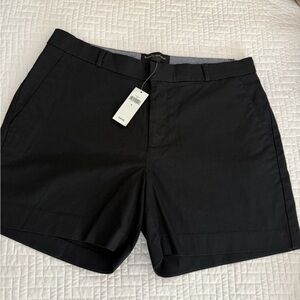 NWT Banana Republic Womens Black Tailored Shorts. Size 4